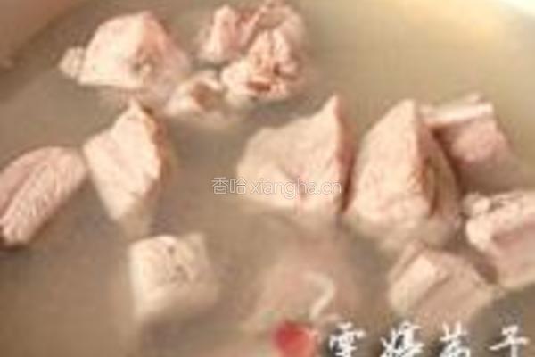 薏米冬瓜芡实猪骨汤的做法图解1