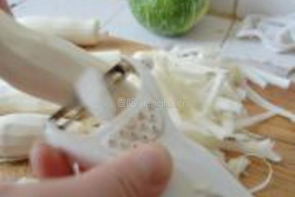 油焖茭白条的做法图解2