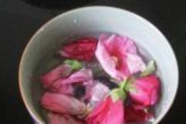 蜀葵花冰糖西米羹的做法图解2