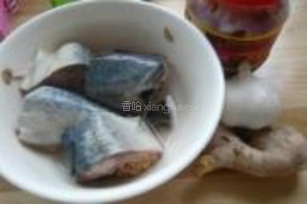 豆瓣酱烧马鲛鱼的做法图解1