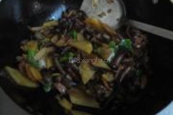 榛蘑土豆片的做法图解6