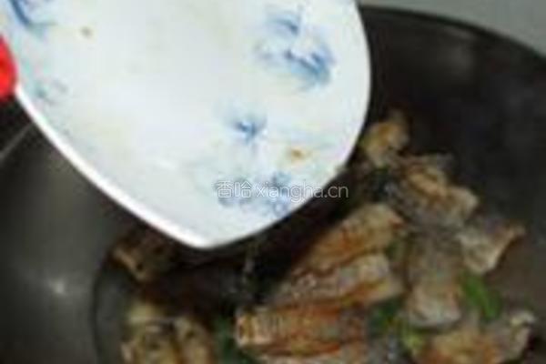 青蒜焖带鱼的做法图解9