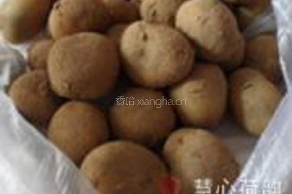 菠萝酱汁咕噜土豆球的做法图解1