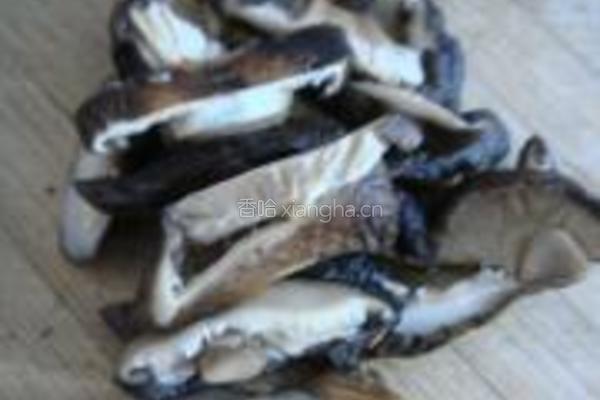香菇炒小白菜的做法图解1