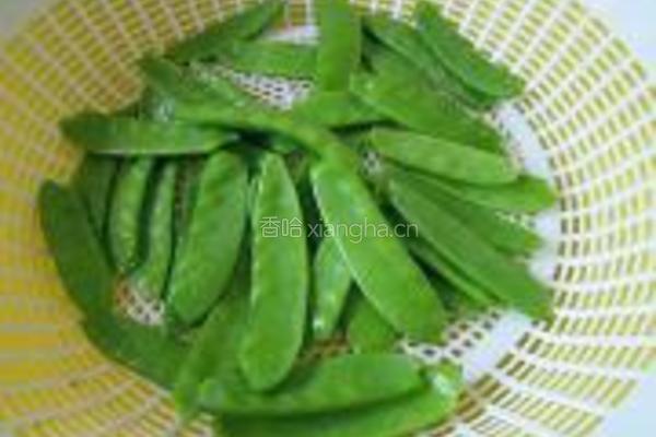 荷豆洋葱炒鱼柳的做法图解1