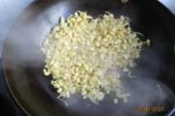 黄豆芽菠菜汤的做法图解2