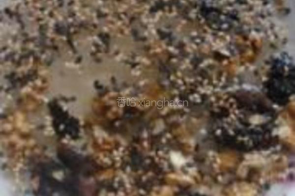 核桃芝麻米豆浆的做法图解2
