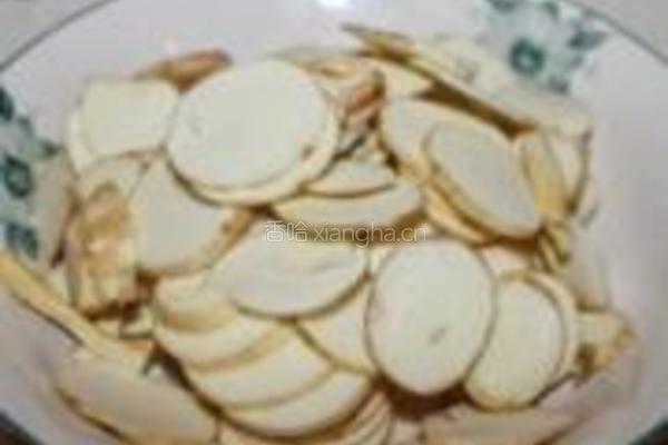 腊肠炒慈菇的做法图解1