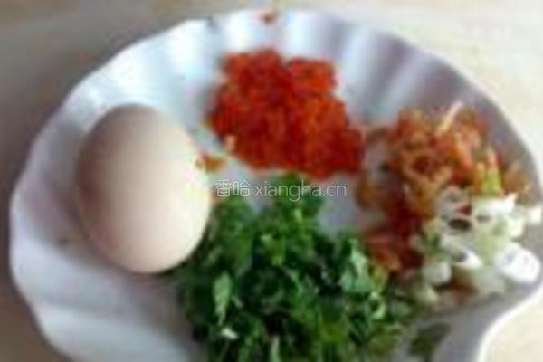 蟹子虾米蛋炒饭的做法图解1