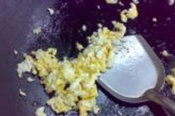 蟹子虾米蛋炒饭的做法图解5