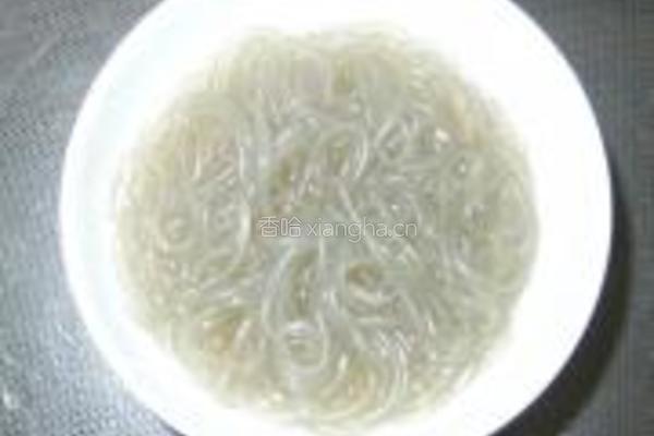 黄豆芽炒粉条的做法图解2