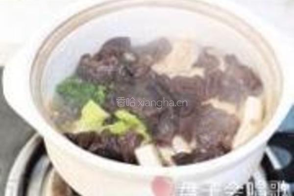 蚝汁桃仁木耳豆腐煲的做法图解8