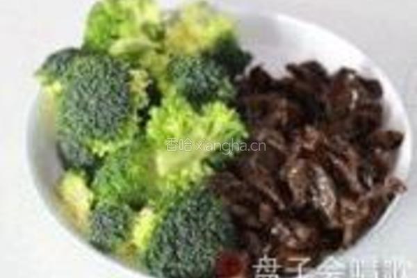 蚝汁桃仁木耳豆腐煲的做法图解1