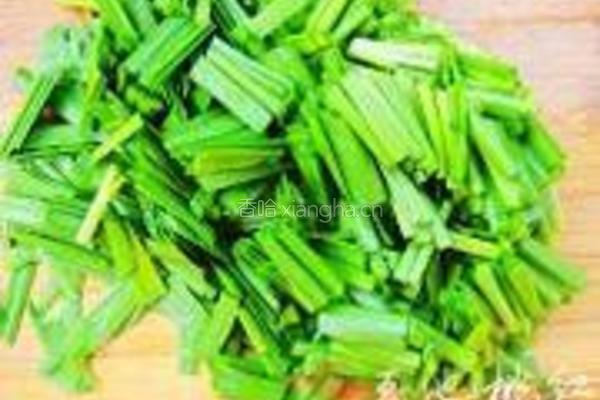韭菜炒鸭血的做法图解3