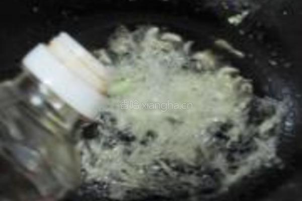 家常鲜河虾炒粉的做法图解3