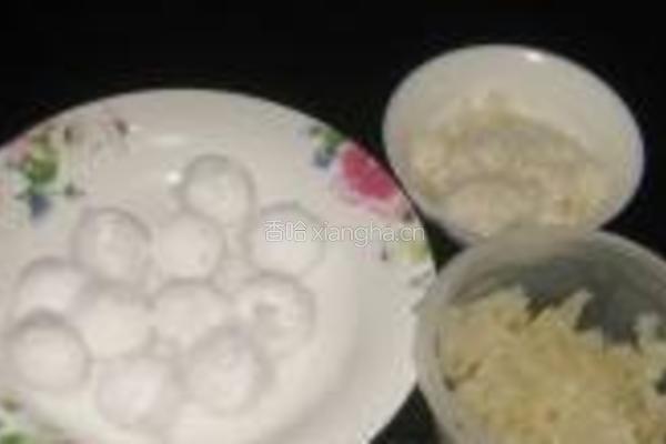 银耳酒酿汤圆的做法图解1