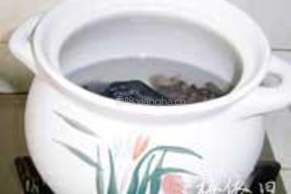 猴头菇银耳乌鸡汤的做法图解6
