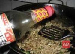 萝卜干炒腊肉的做法图解6