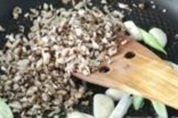 蒜烧香菇鱼的做法图解8