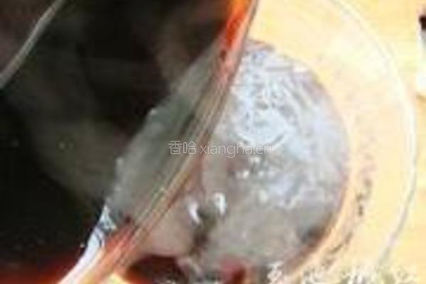 龟苓膏拌黄桃的做法图解3