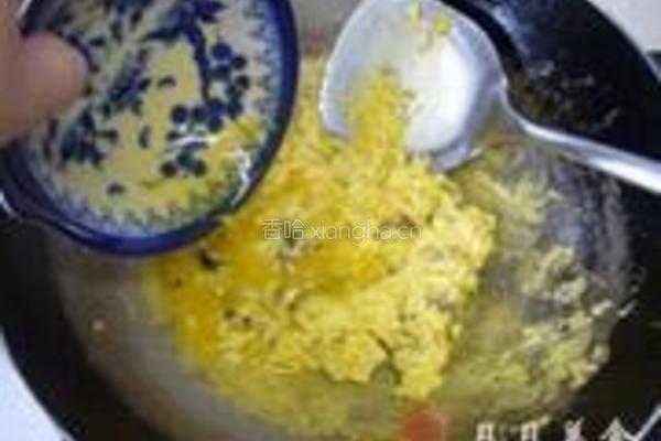 蟹肉炒鸡蛋的做法图解6