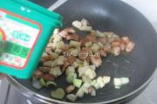 茭白花生肉丁炸酱面的做法图解8
