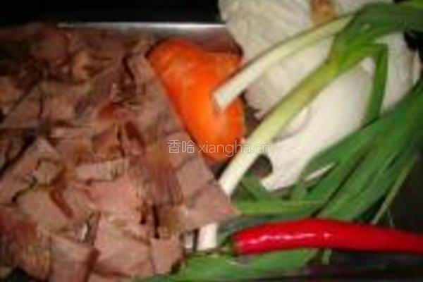 大蒜胡萝卜炒牛肉的做法图解1