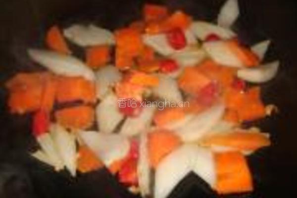 大蒜胡萝卜炒牛肉的做法图解4