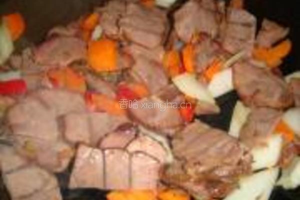 大蒜胡萝卜炒牛肉的做法图解5
