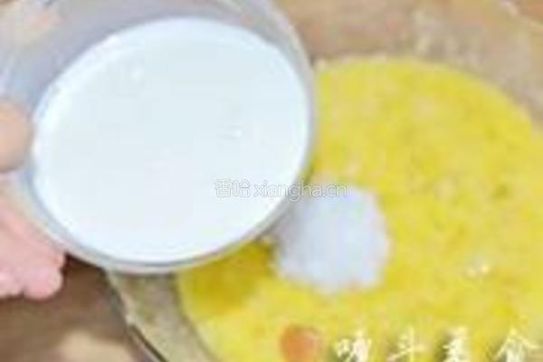 炼乳香蕉松饼的做法图解3