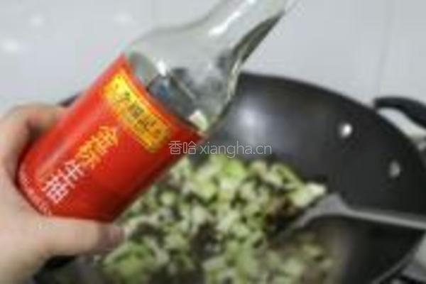 淡菜木耳烩丝瓜的做法图解7