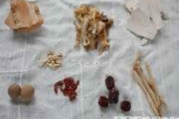八珍煲排骨的做法图解1