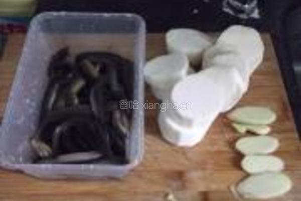 泥鳅淮山汤的做法图解3
