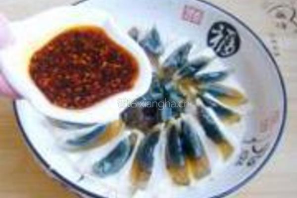 香菜皮蛋豆腐的做法图解6