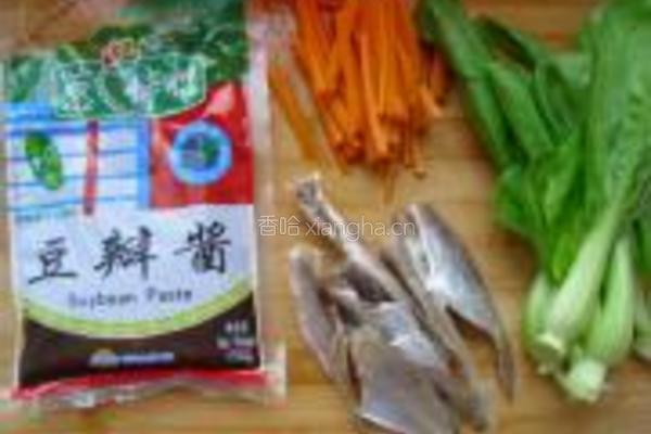 剥皮鱼炸酱面的做法图解2