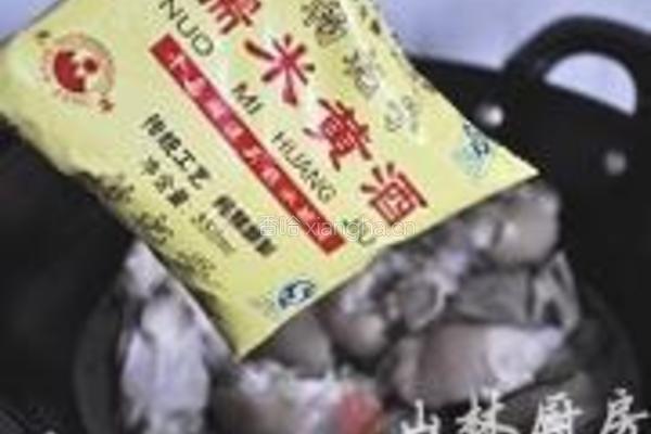 桂圆炖猪脚的做法图解2