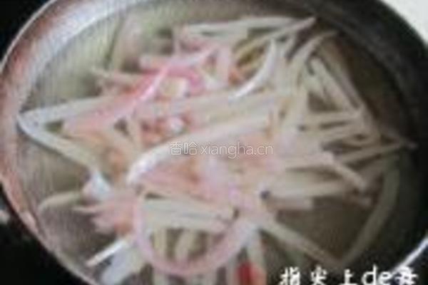 茶树菇爆鱿鱼丝的做法图解3