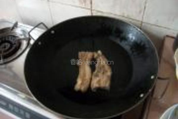 蚕豆炒腊肉的做法图解2