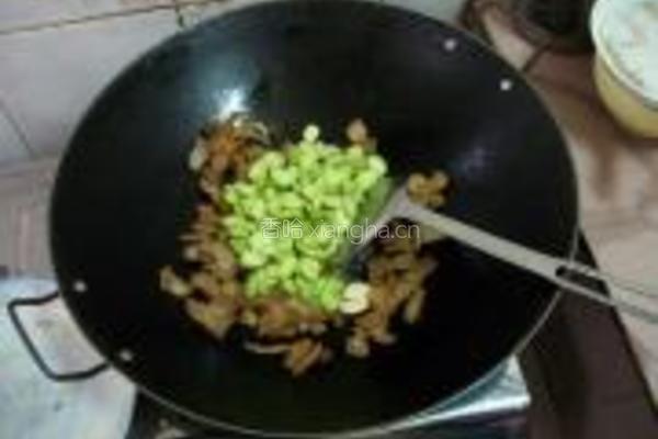 蚕豆炒腊肉的做法图解5