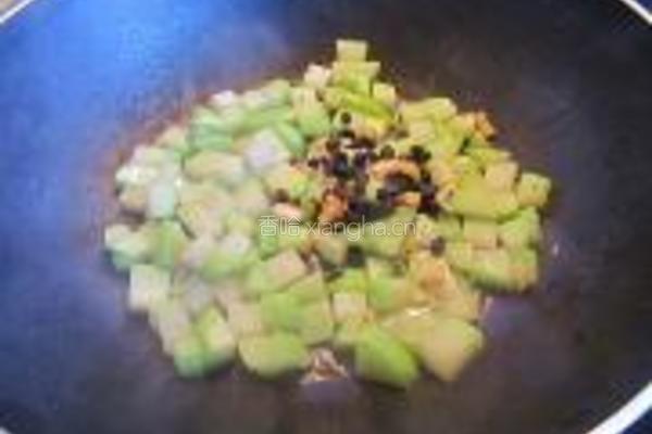 蒜头豆豉合掌瓜的做法图解5