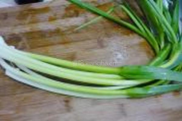 大蒜炒鸡蛋的做法图解1