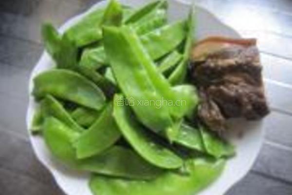 腊肉炒荷兰豆的做法图解1