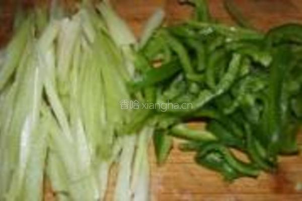 芹菜炒栗子的做法图解3