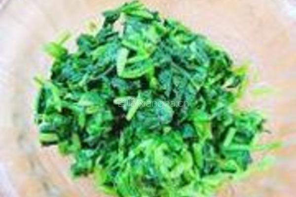 香干菠菜塔的做法图解1
