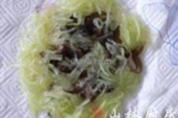 凉拌木耳西瓜皮的做法图解3