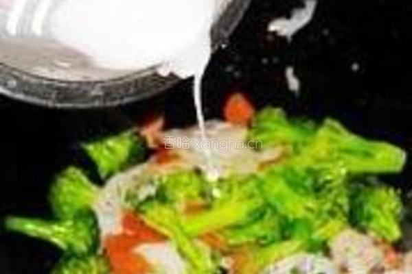 西兰花炒藕片的做法图解11