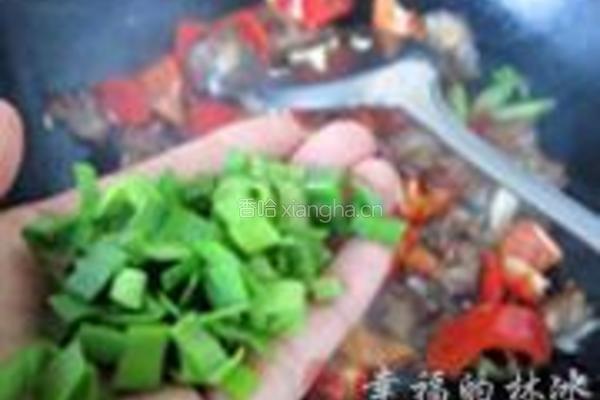 红椒炒腊五花肉的做法图解11