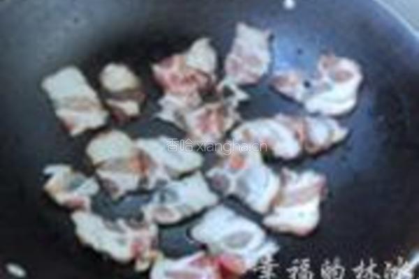红椒炒腊五花肉的做法图解2