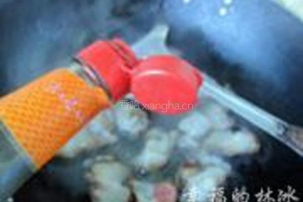 红椒炒腊五花肉的做法图解5