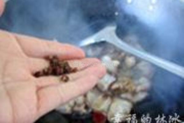 红椒炒腊五花肉的做法图解7